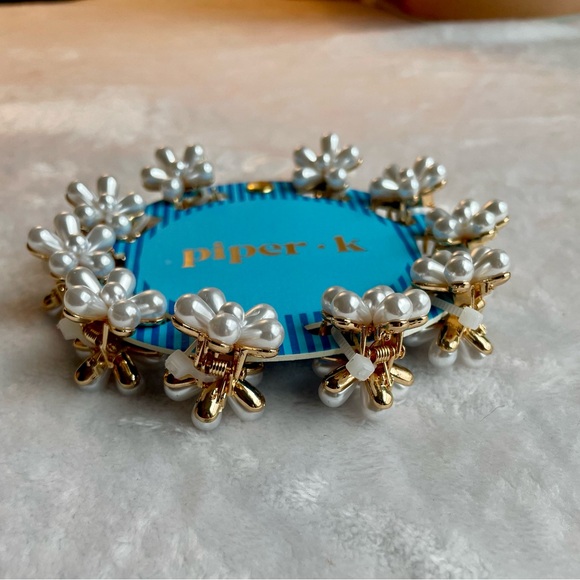 NWT Set of 10 Piper K White Flower Faux Lustrous Pearls Mini Hair Clips - Picture 2 of 3